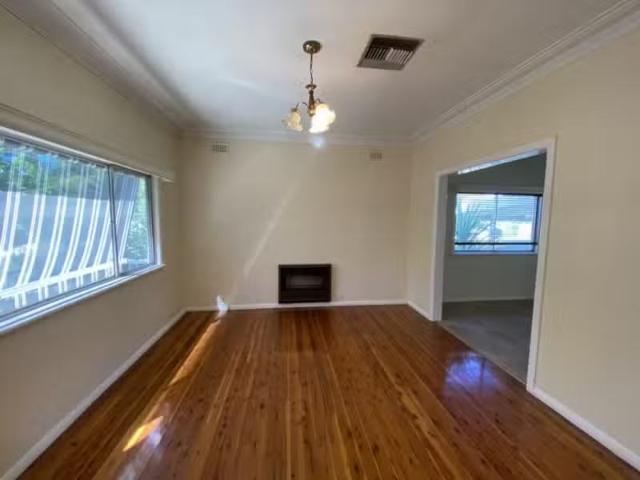 Unique 8 Hogan Street, Narrabri House for rent Listed by Jack.