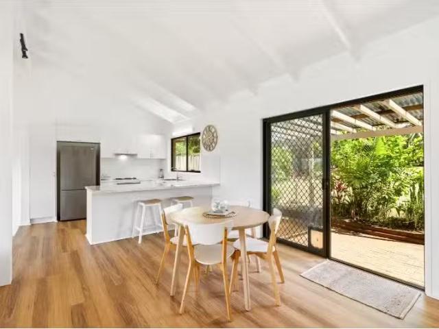 Cozy 8 James Cook Drive, BANORA POINT House for rent Listed b.