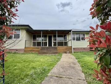 Cheap 8 Karabah Avenue, Young, NSW 2594