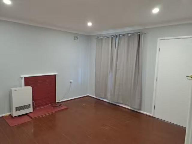 Rental! 8 Leura Road, ORANGE House for rent Listed by For Ren.