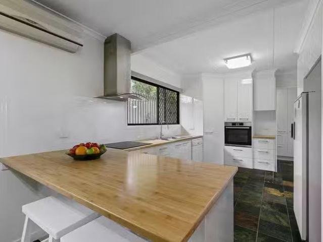 Deal! 8 Lorinya Court, Battery Hill, QLD 4551