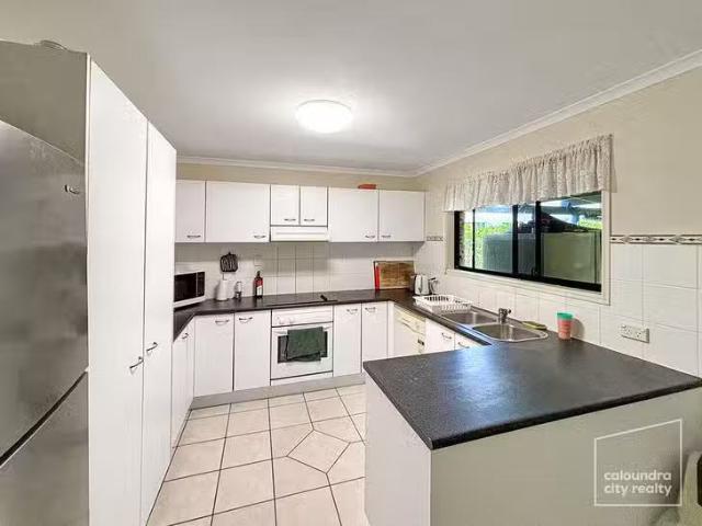 Cozy 8 Rosslare Street, Caloundra West, QLD 4551