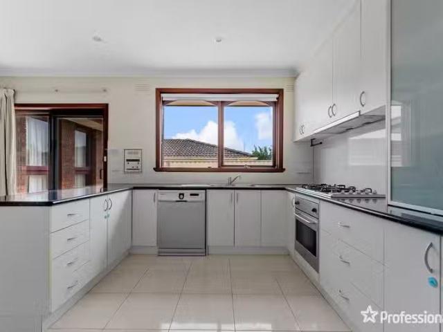 Rental! 8 Summers Street, Deer Park VIC 3023