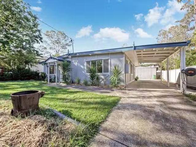 Cheap 8 Warringah Grove, Petrie, QLD 4502