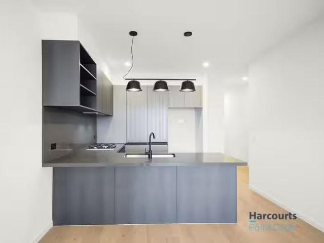 Cozy 8 Wattlebird Court, SUNSHINE NORTH, VIC 3020 House for.