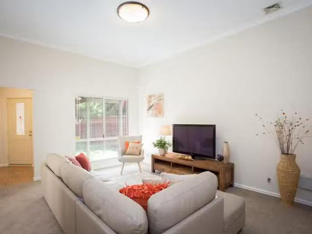 Cozy 8A Pepler Avenue, Salter Point, WA 6152