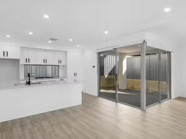 Cheap 8B Leverburgh Street, Ardross, WA 6153