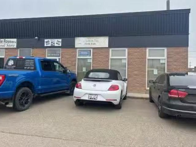 Unique 902 16 Street Sw, Medicine Hat, AB, T1A 8A4 commercia.