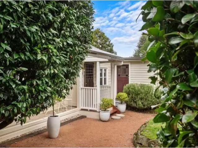 For Rent! 90 Warks Hill Road, Kurrajong Heights House for rent.
