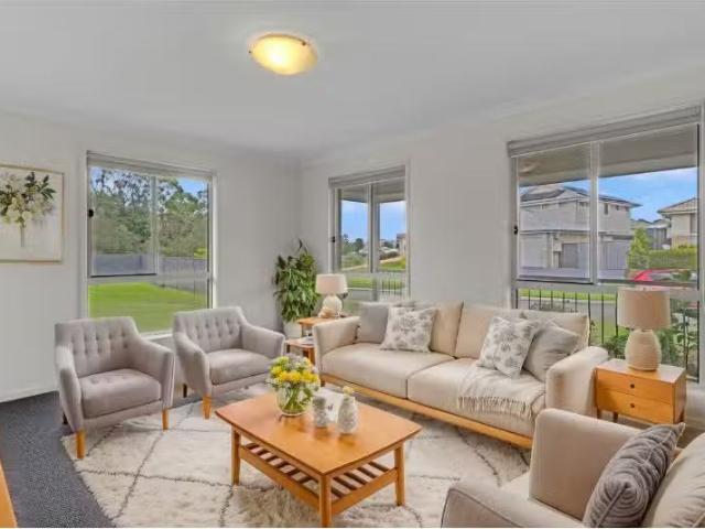 Cheap 90 Settlement Drive, WADALBA House for rent Listed by P.