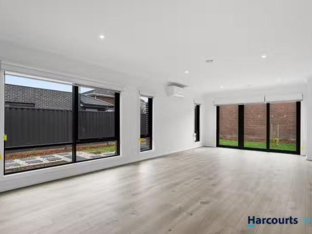 Nice 90a North Road, Avondale Heights VIC 3034