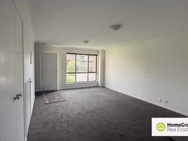 Charming 9/141 Mapleton Avenue, Harrison Townhouse for rent L.