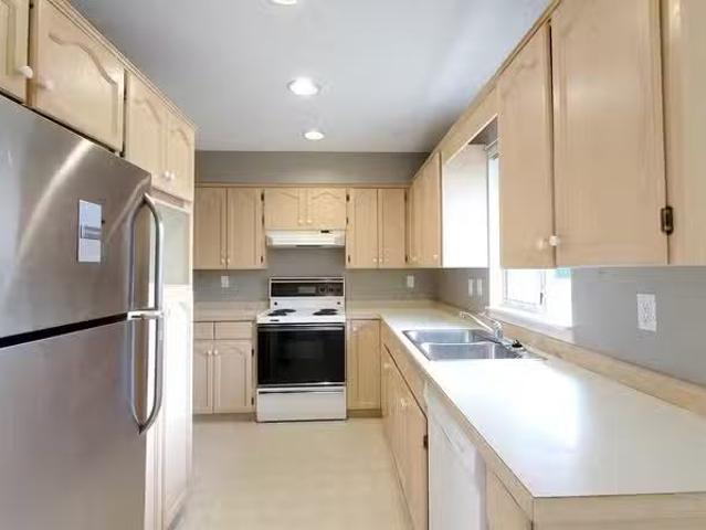 For Rent! 9457 Broadway 9 9 9457 Broadway #9