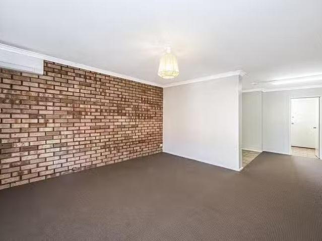 Deal! 9/5 Louise Street, Rockingham, WA 6168