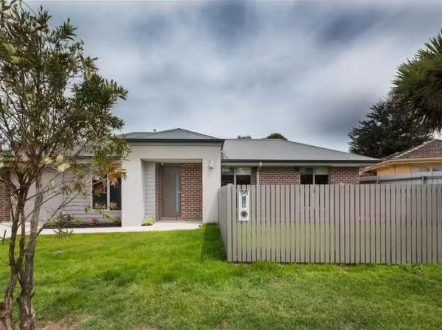Just in! 96 Rowlands St, Sebastopol VIC 3356 House For Lease
