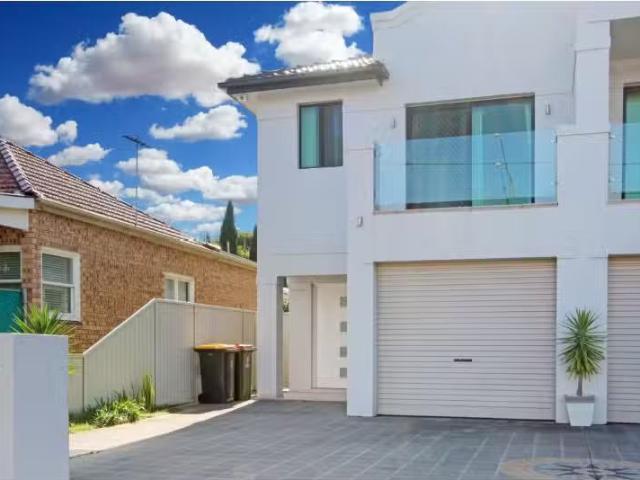 Cheap 98 Sandringham Street, Sans Souci Townhouse for rent Li.