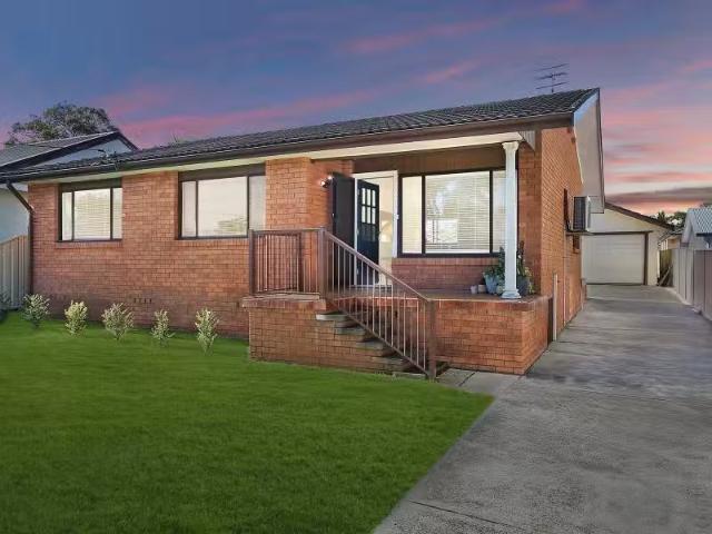 Charming 9 Merrendale Avenue, Gorokan House for rent Listed b.
