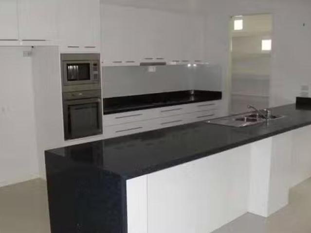 Nice 9 Mewsdale Row, Tallai, QLD 4213