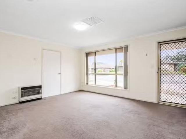 Charming 9 Mistral Crt, HALLETT COVE, SA 5158 House for Rent