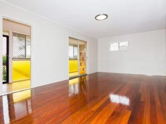 Cheap 9 Orsan Street, Wynnum West QLD 4178