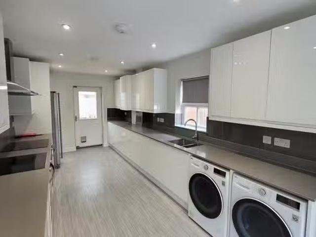 Just in! 9 bedroom house share for rent in College Fields, Cam.