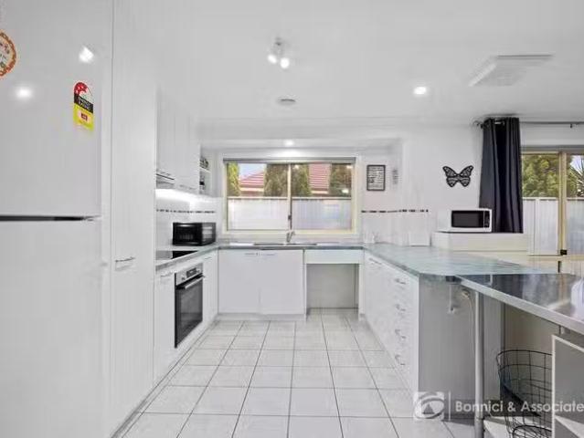 Cozy 9 Donelan Court, West Wodonga, VIC 3690