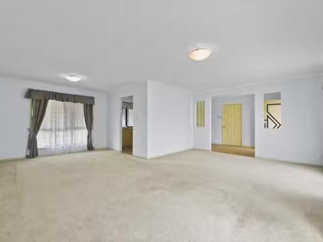 Deal! 9 Eucalypt Place, Heritage Park, QLD 4118