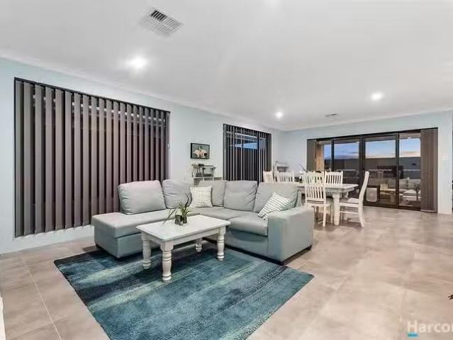 Nice 9 Glisten Chase, Eglinton, WA 6034