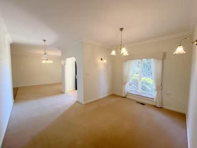 Cheap 9 Paris Place, COWRA House for rent Listed by Tanisha W.