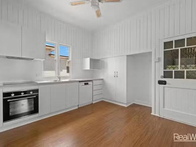 Just in! 9 Parkinson Street, South Toowoomba, QLD 4350