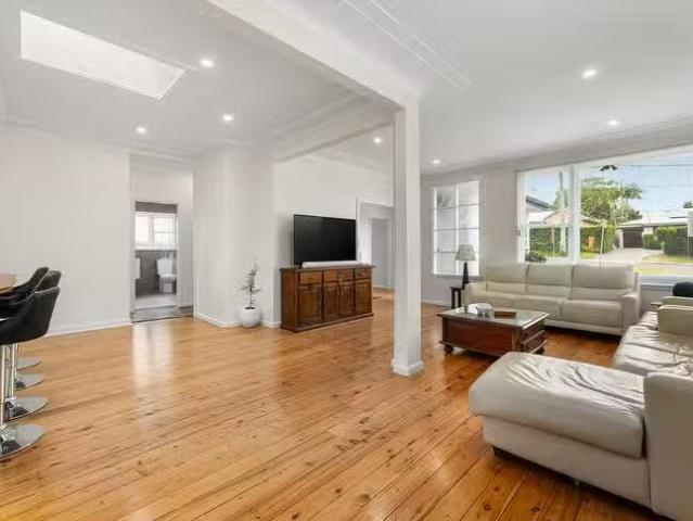 Nice 13 Avenel Road, Gymea Bay, NSW 2227