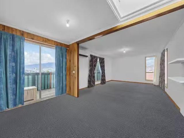 Unique 13 Briar Crescent, Gagebrook, TAS 7030