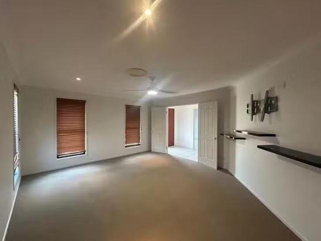 Deal! 13 Daisy Place, Doolandella, QLD 4077