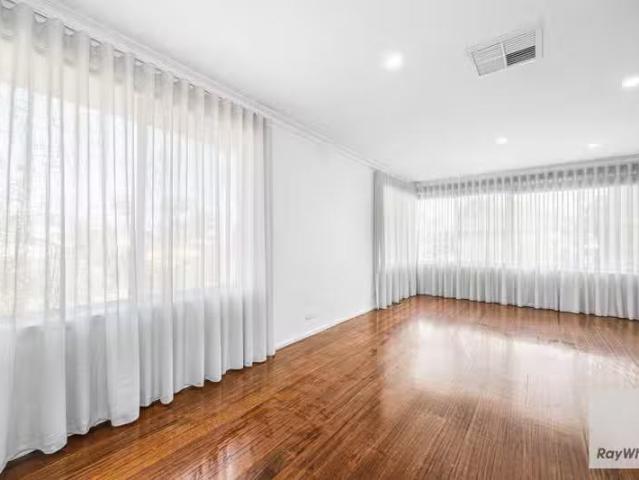 Cheap 13 Dolphin Court, Gladstone Park VIC 3043
