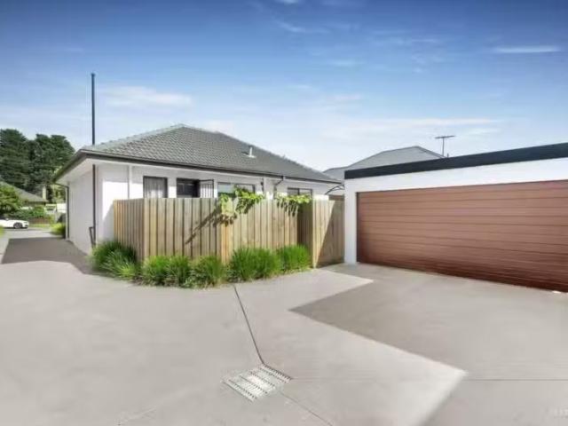 For Rent! 1/3 Everglade Avenue, Forest Hill VIC 3131 Unit Au.