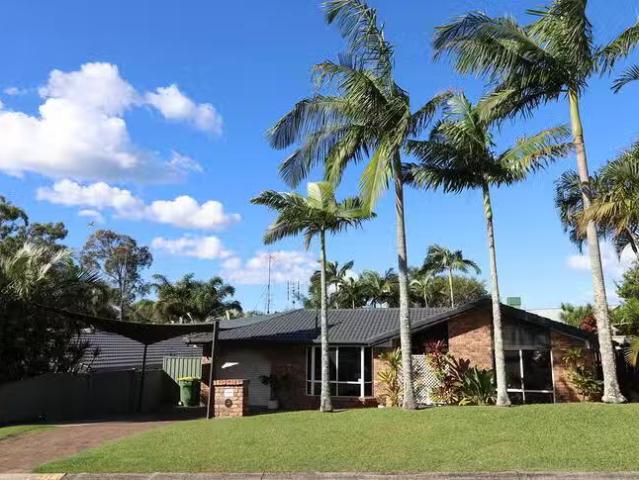 Unique 13 Footscray Court, Arundel, QLD 4214
