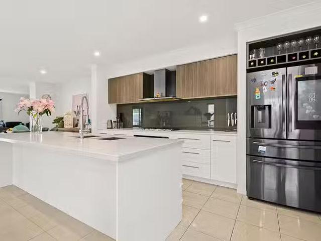 Cozy 13 Hanover Street, Point Cook, VIC 3030