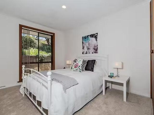 Cheap 13 Kurrambi Crescent, Hallett Cove, SA 5158