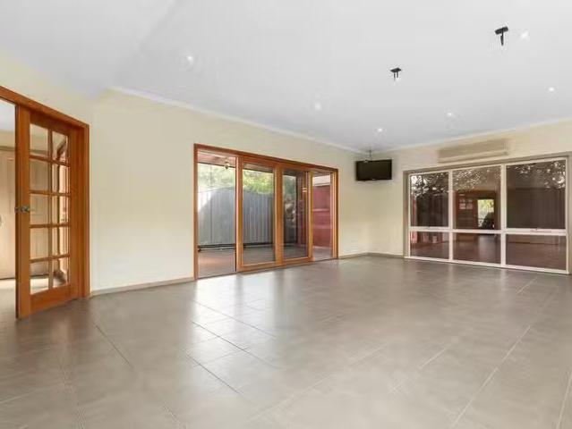 For Rent! 13 Ogrady Avenue, Frankston, VIC 3199