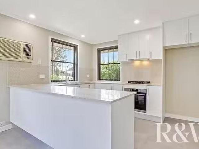 Deal! 13 Rochford Street, St Clair, NSW 2759