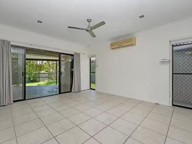 Charming 13 Shutehaven Circuit, Bushland Beach, QLD 4818