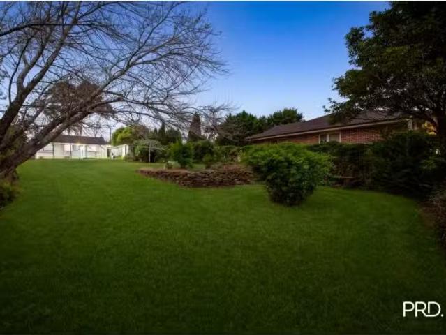 Nice 100 Railway Parade, Hazelbrook House for rent Listed by.