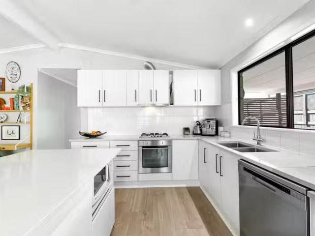 Cozy 100 Read Street, TEWANTIN, QLD 4565 House for Rent