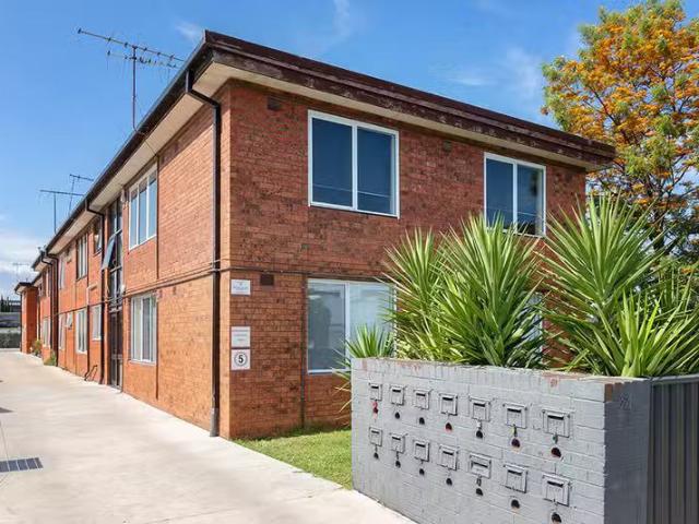 Just in! 10/24 Rooney Street, Maidstone VIC 3012
