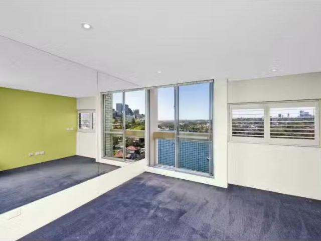 Unique 102/14 Blues Point Road, Mc Mahons Point Apartment for.