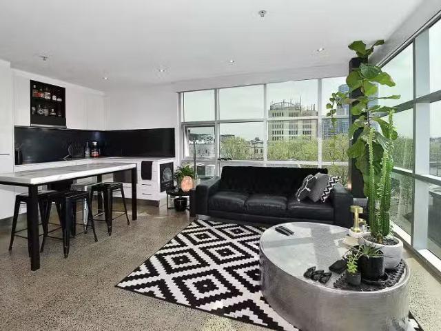 Just in! 10/2 Alexandra Ave, Moonee Ponds VIC 3039
