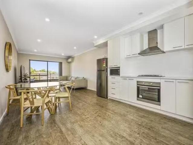 Unique 10/35 Macedon Place, Craigie, WA 6025