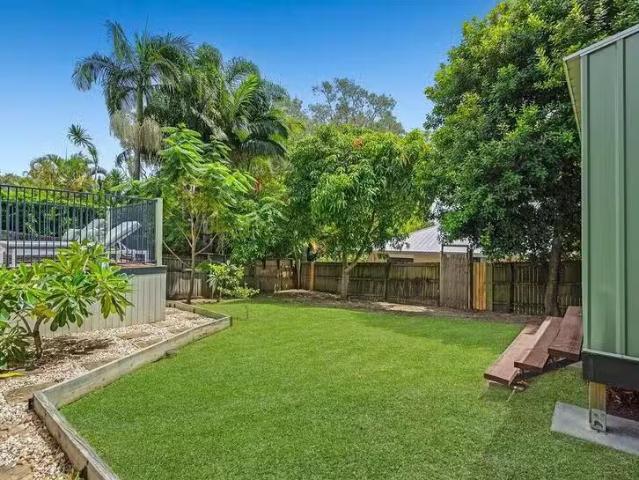 Cozy 103 Bamboo Avenue, Benowa, QLD 4217