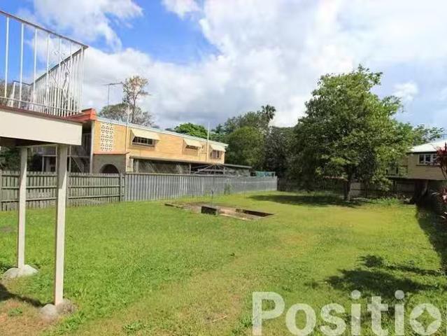 Charming 1051 Logan Road, Holland Park West, QLD 4121
