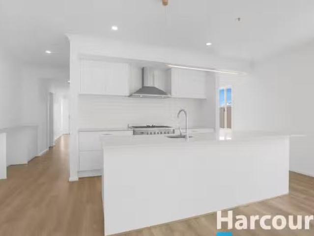 Unique 10 Toland Avenue, WARRAGUL, VIC 3820 House for Rent